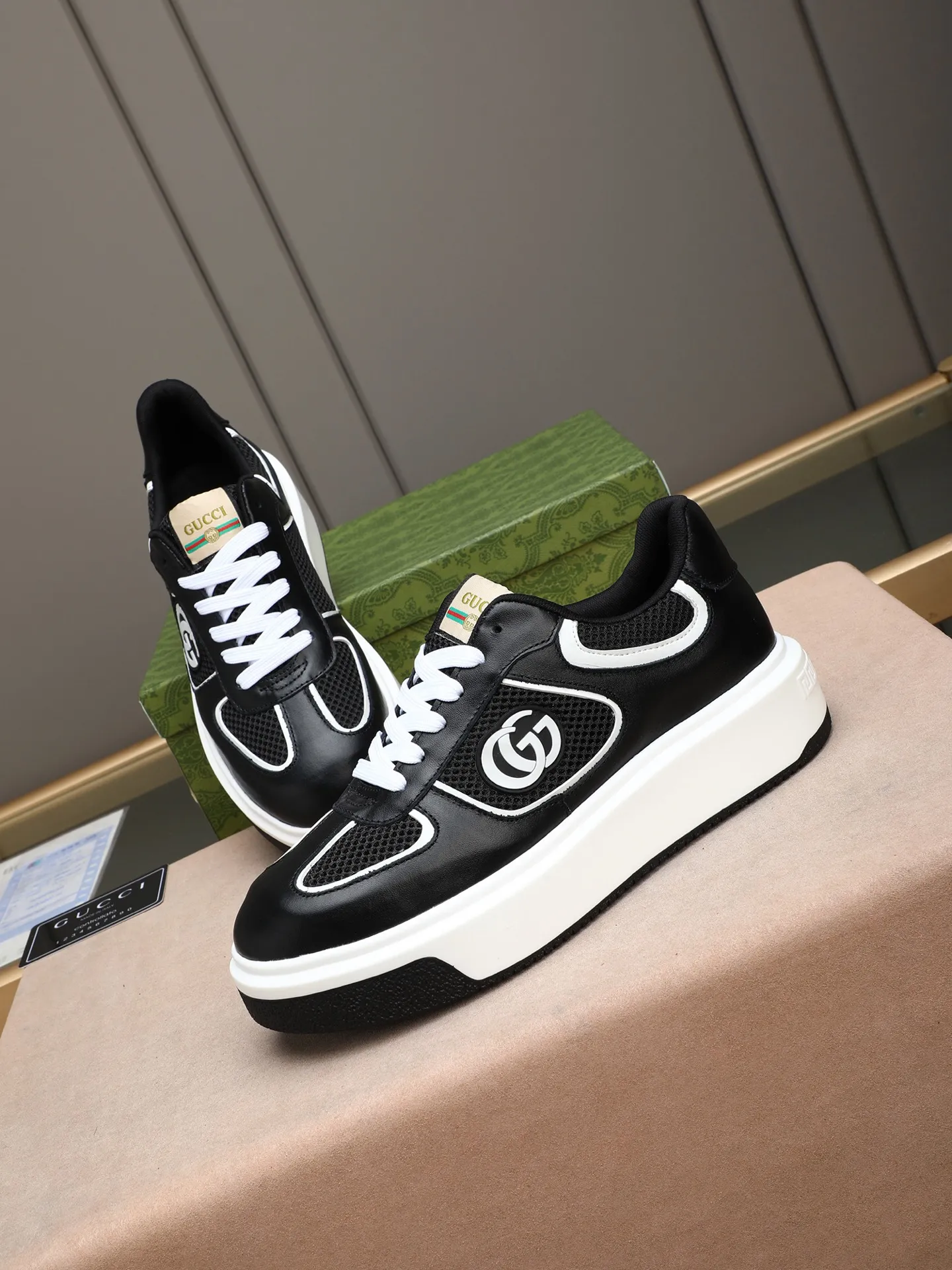 Men's shoes 💰480 New men's shoes GUCCI Fashion trend Made of first-layer calfskin ➕ washed sheep lining! The foot feels super comfortable and the workmanship is impeccable. Foam ultra-light outsole, size: 38-44 (45 customized) 3 colors to choose from!